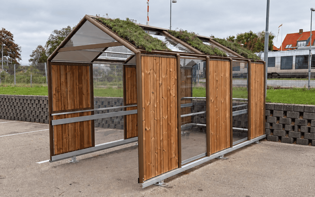Dachbegrünung mit Holz trifft auf Modell Sinus
